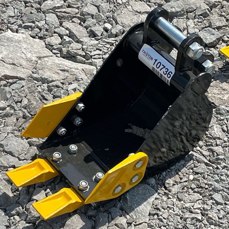 Unused 2026 CE 8" Toothed Bucket