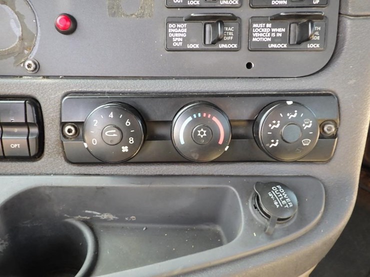 2018-freightliner-cascadia-125-image-46