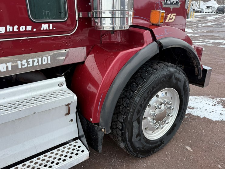 2011-kenworth-t800-image-33
