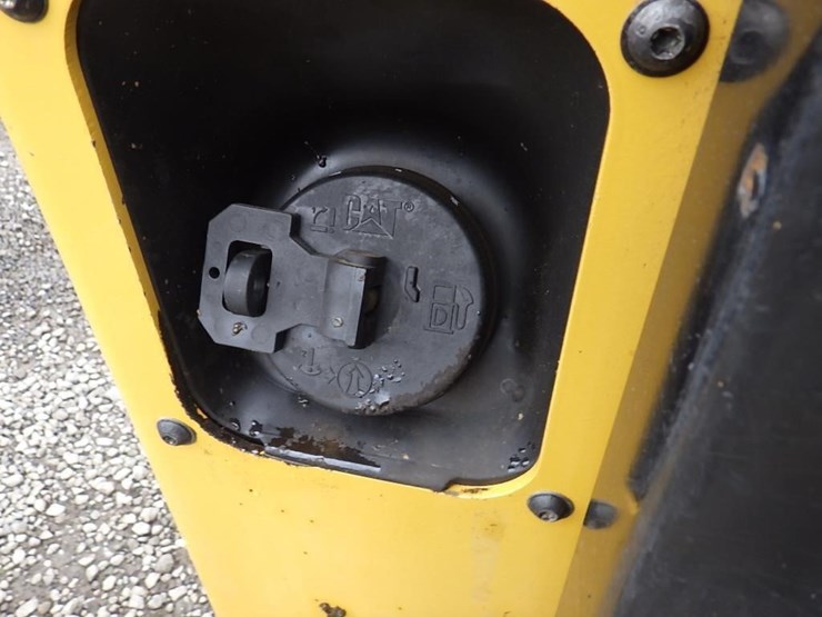 2020-caterpillar-226d3-image-14