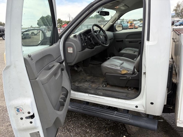 2011-chevrolet-2500-image-10