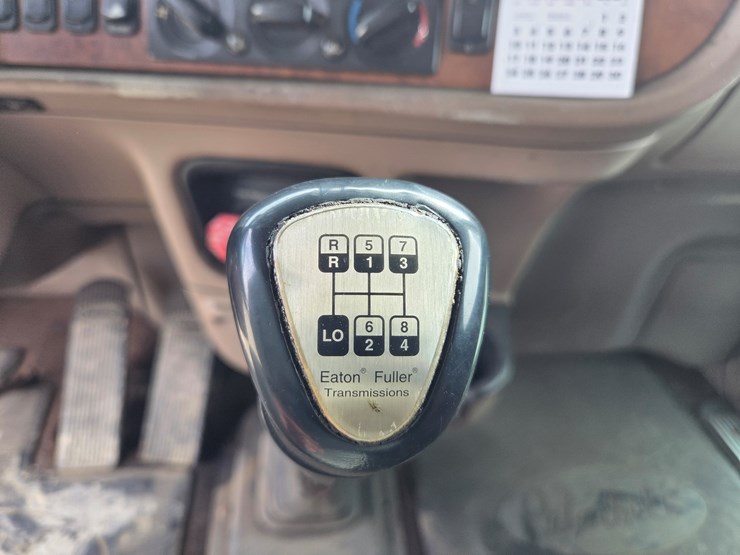 2007-peterbilt-579-image-64