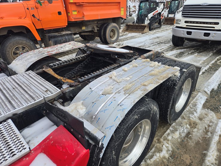 peterbilt-579-image-27