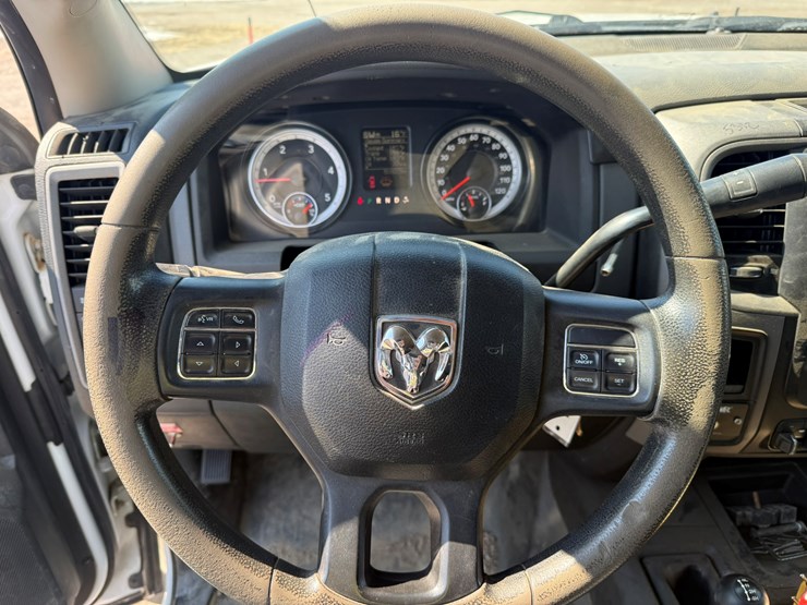 #1060-•-2015-ram-5500-heavy-duty-service-truck-image-38