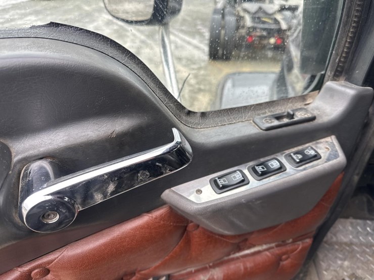 2009-massey-ferguson-8-image-25