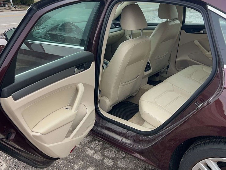 2014-volkswagen-passat-tdi-image-55