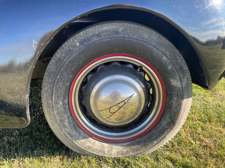 1938-ford-two-door-deluxe-sedan---original-car!-image-31