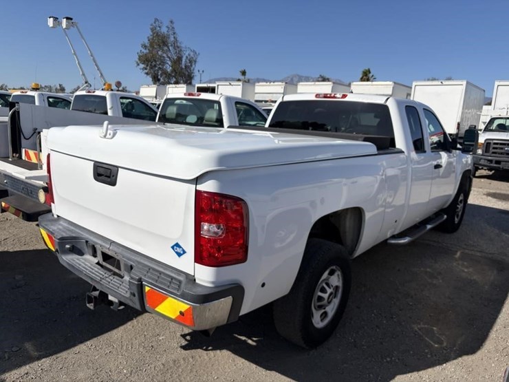 2013-chevrolet-2500-image-3