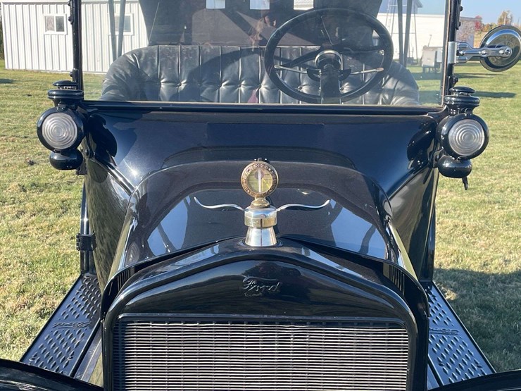 1917-model-t-touring-image-12