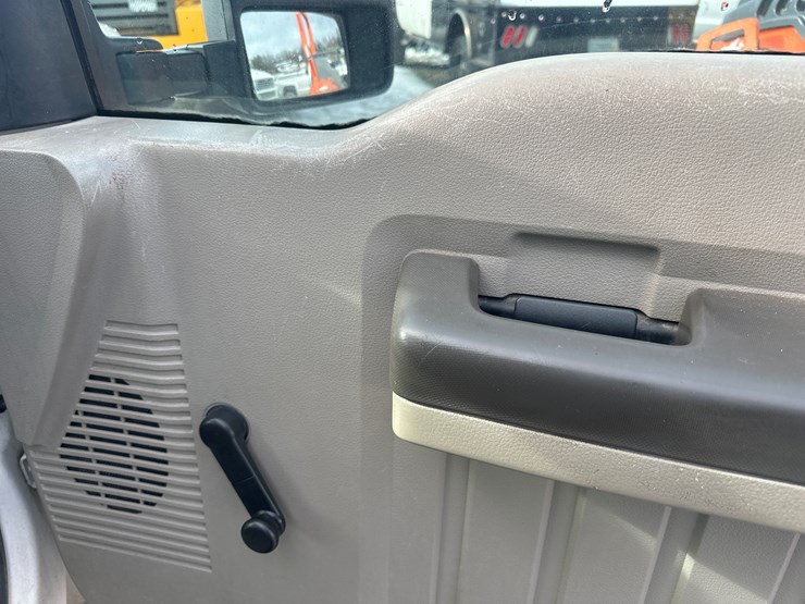 2010-ford-f350-image-31