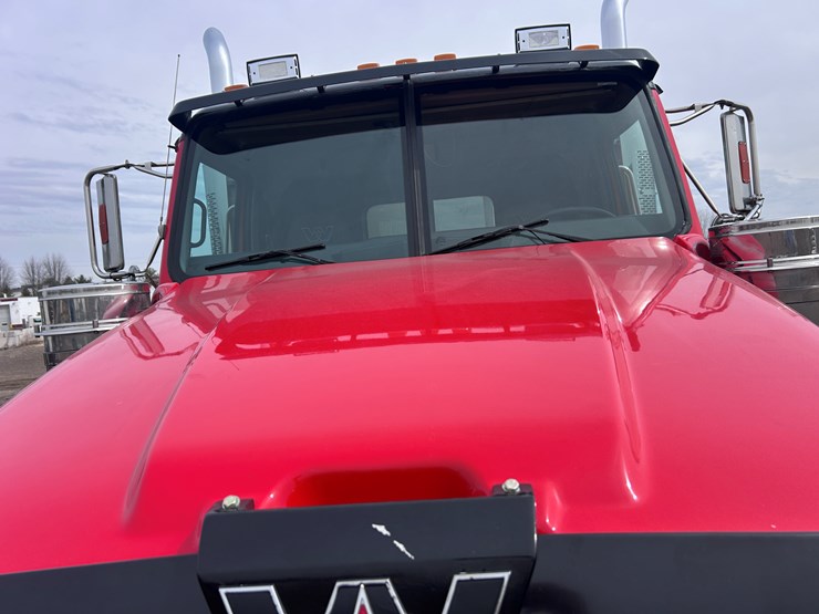 #1009-•-2012-western-star-conventional-4-sleeper-cab-truck-tractor-image-46