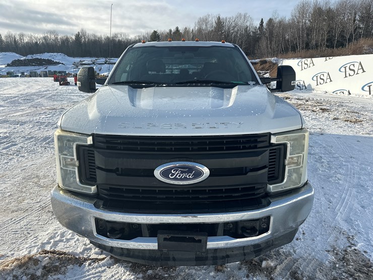 2017-ford-f350-image-8