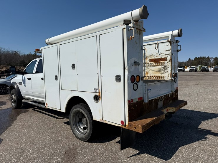 #1064-•-2015-ram-5500-heavy-duty-service-truck-image-3