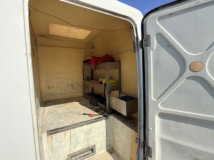 2004-isuzu-npr-image-29