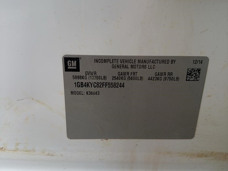 2015-chevrolet-3500-image-18