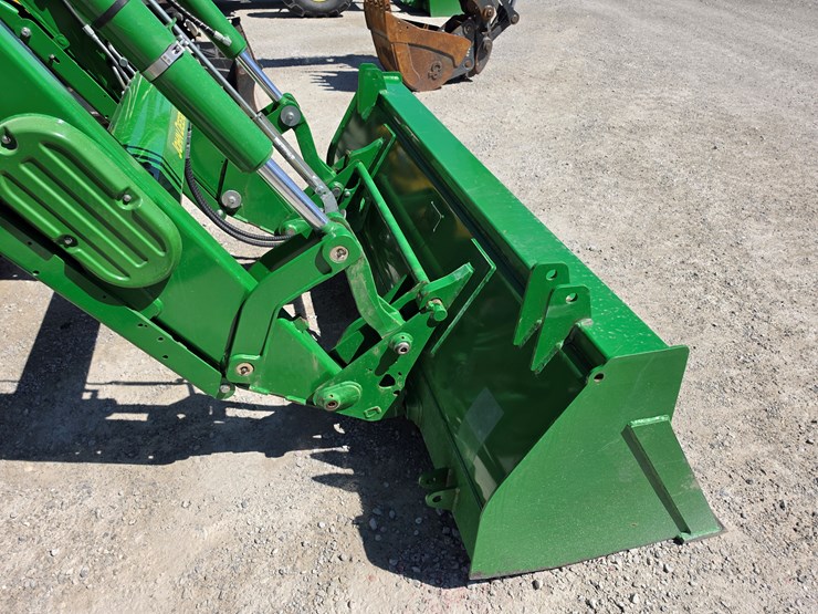 2021-john-deere-6140m-image-6