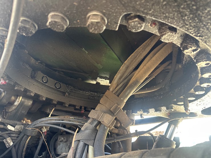 2011-deere-1270e-image-35