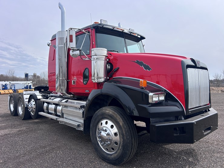#1009-•-2012-western-star-conventional-4-sleeper-cab-truck-tractor-image-7