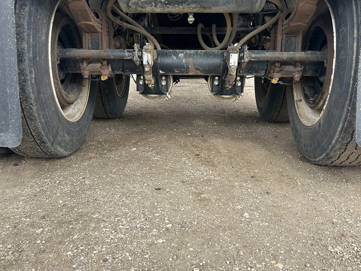 seller-#43.--2011-magnum-mfg.-40’-fertilizer-tender,-self-contained-power-pack-on-the-trailer.--don’t-need-wet-kit-to-run.-image-6