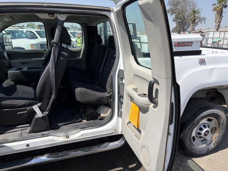 2012-gmc-sierra-2500-image-12