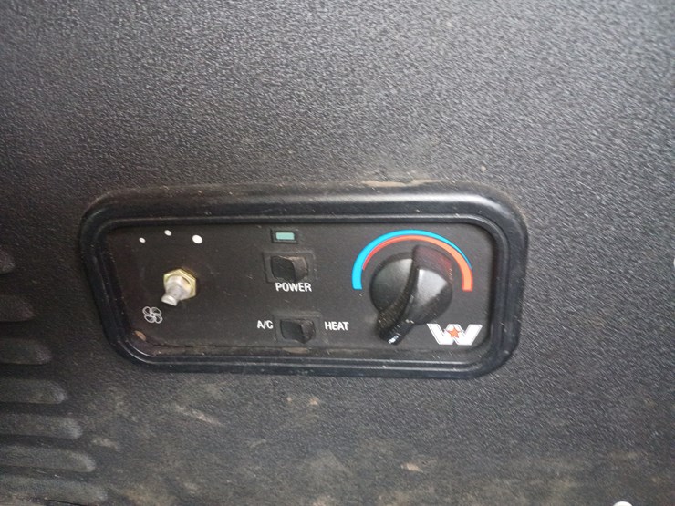 2012-massey-ferguson-8-image-59