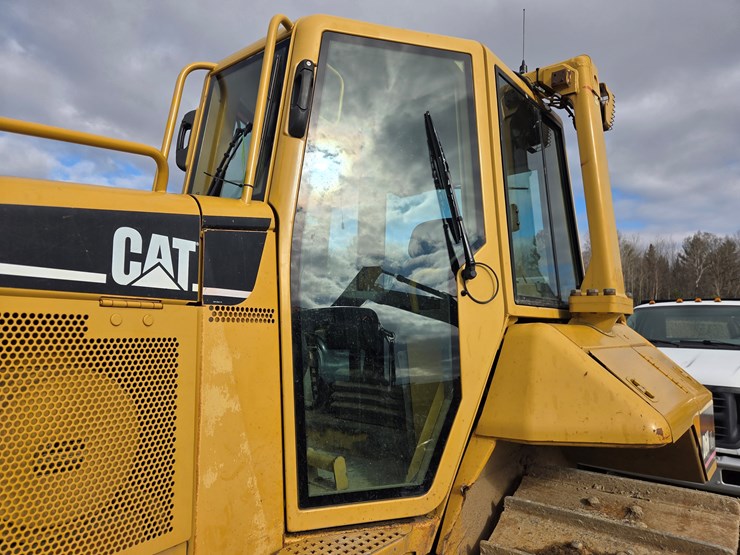 caterpillar-d6n-xl-image-36