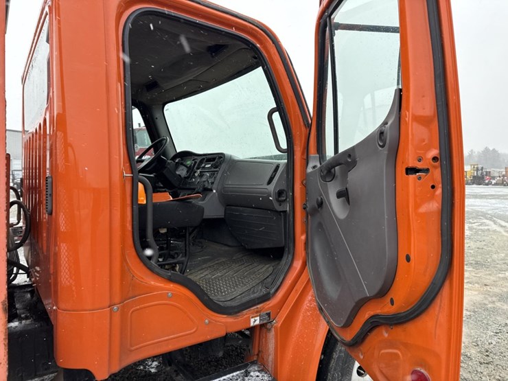 2016-massey-ferguson-8-image-33