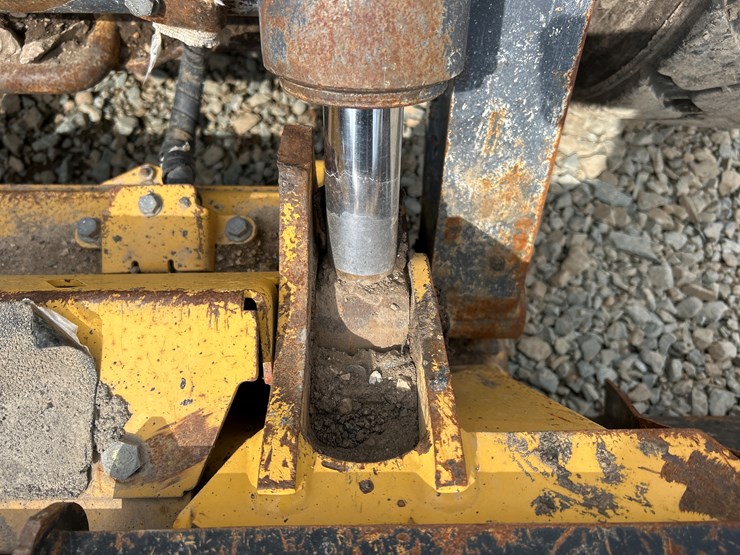 2020-deere-332g-image-13