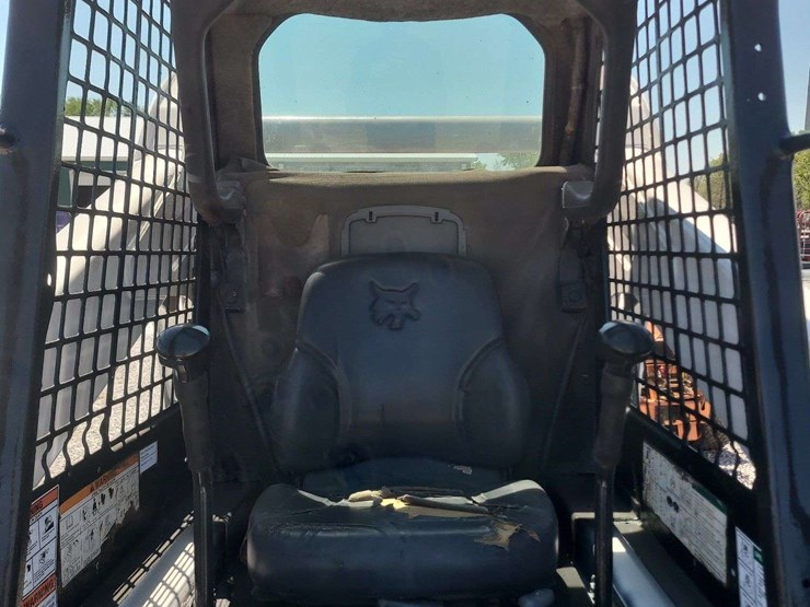 2007-bobcat-s300-image-11