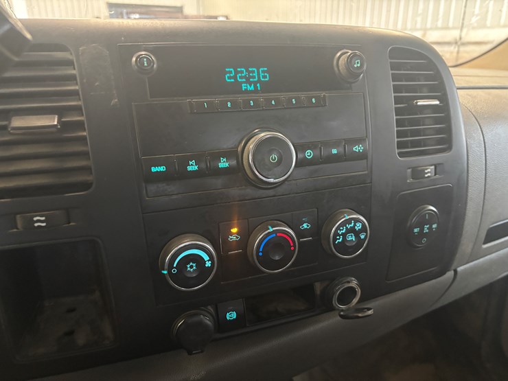 2013-chevrolet-3500-image-38