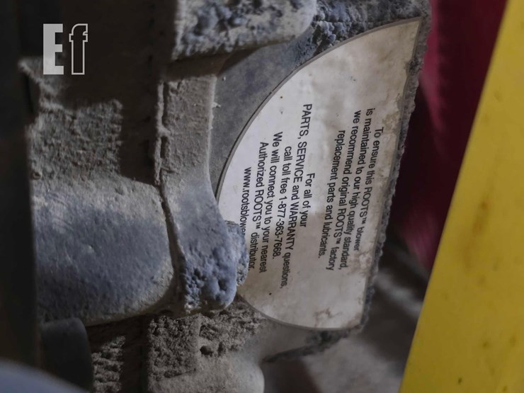 2012-freightliner-m2-106-image-14