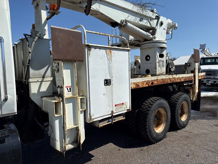 2010-international-7400-image-23