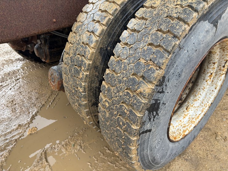 1997-ford-lt8000-image-93