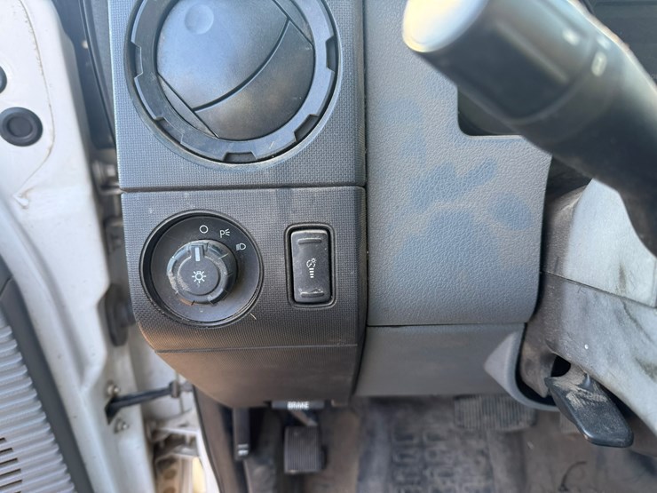 2012-ford-f550-xl-image-31