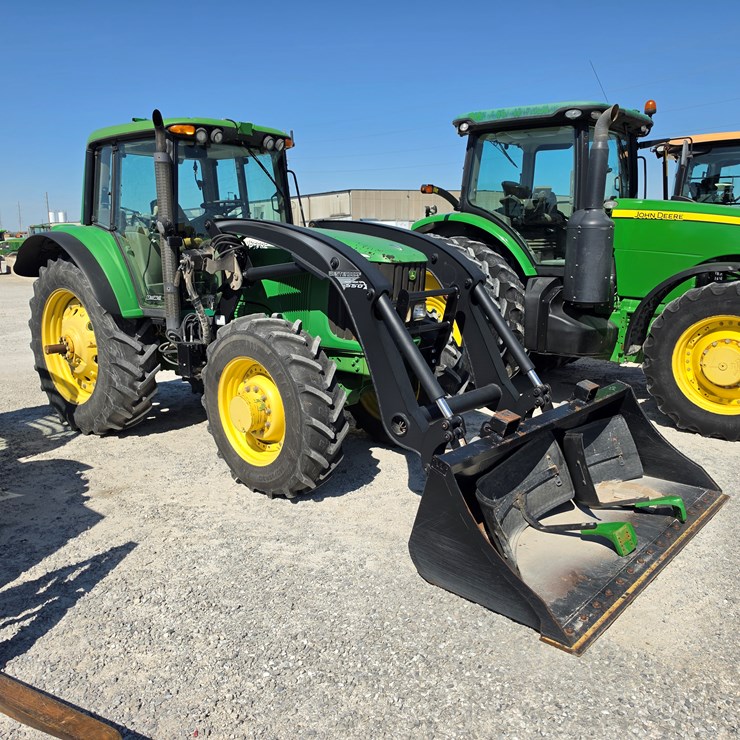 JOHN DEERE 7520