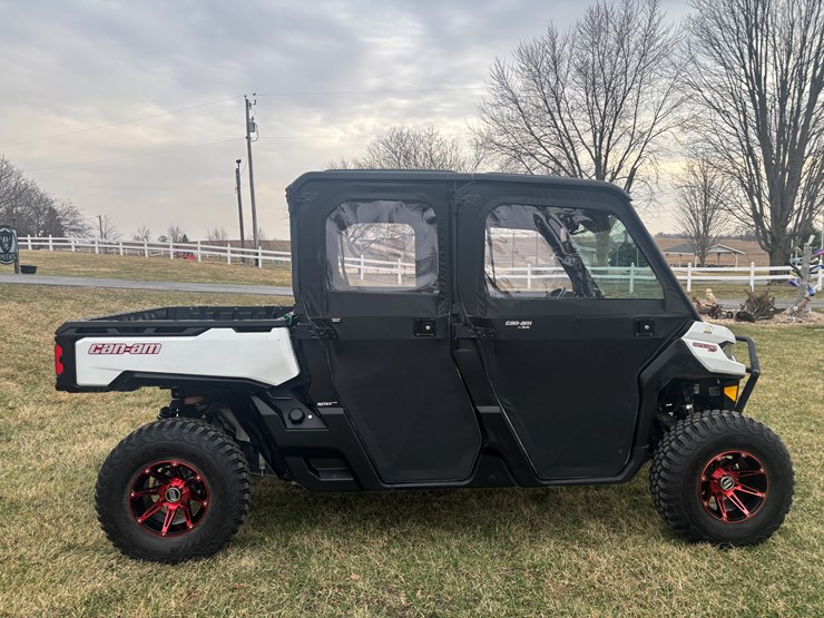 #2311-•-2023-can-am-hd-9-defender-xt-4x4-utv-image-5
