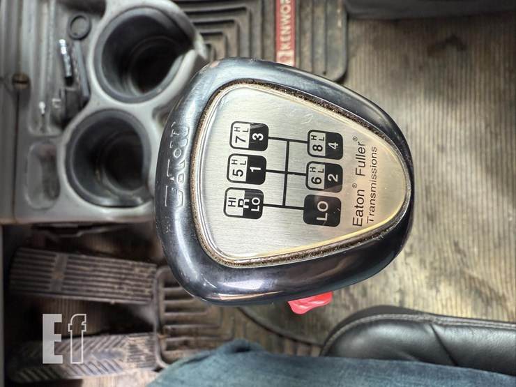 2005-kenworth-w900-image-40