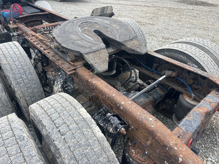 2017-massey-ferguson-8-image-22