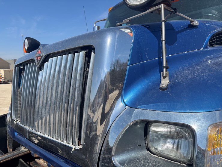 2006-international-7600-image-11