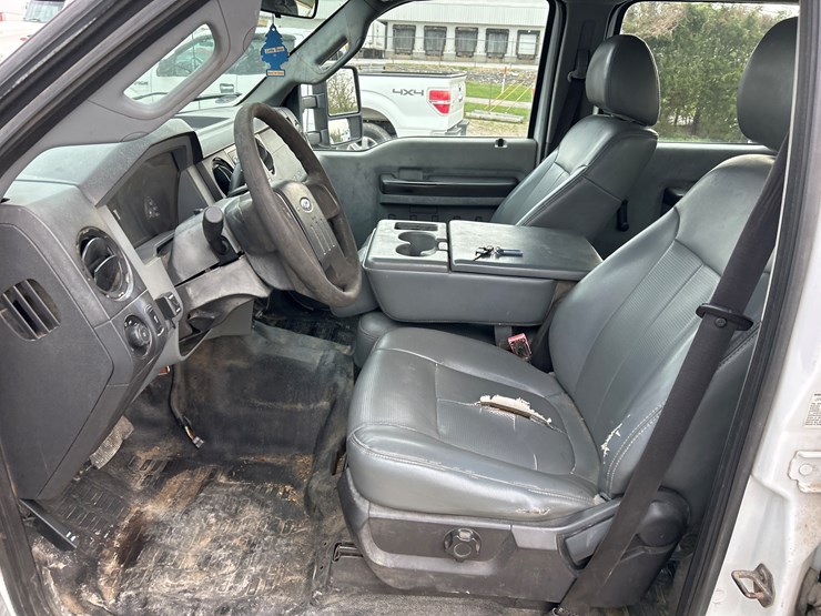 2011-ford-f350-image-38