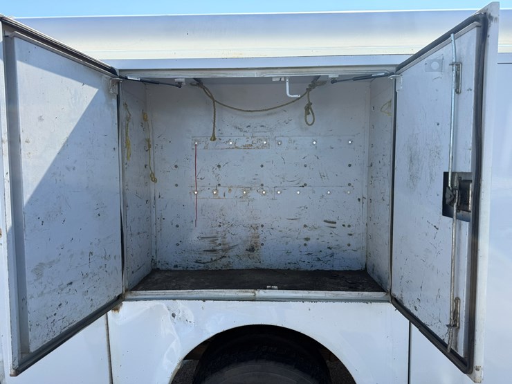 #2049-•-2015-ram-5500-heavy-duty-service-truck-image-20