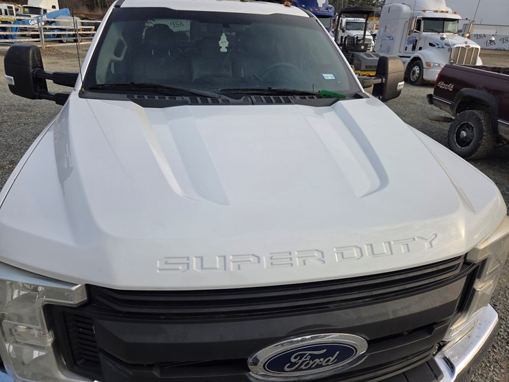 2018-ford-f550-xl-image-10