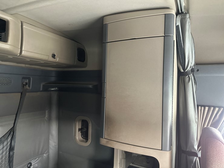 2017-massey-ferguson-8-image-53