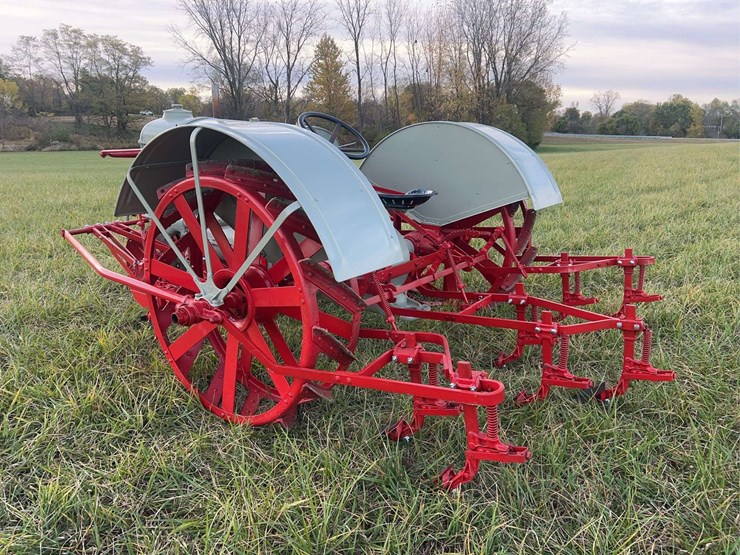 1927-fordson-tractor-image-3