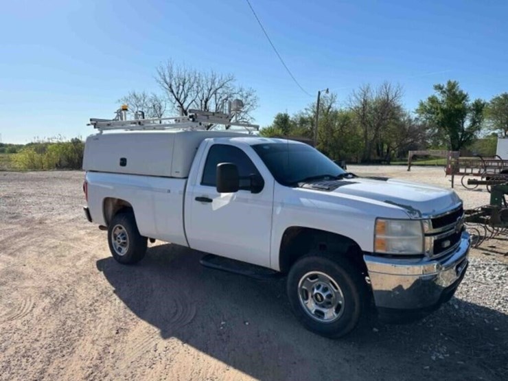 2011-chevrolet-2500-image-3