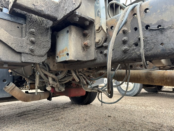 2005-gmc-t7500-image-48