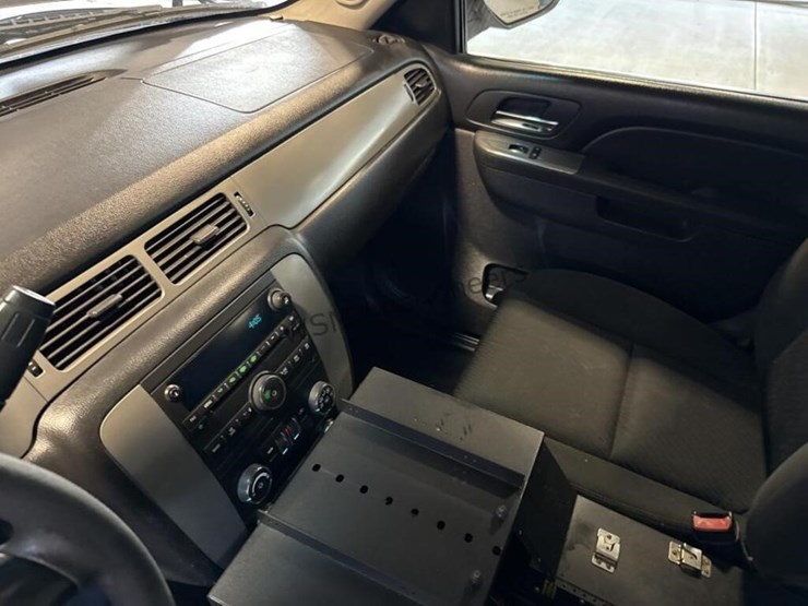 2013-chevrolet-tahoe-image-19