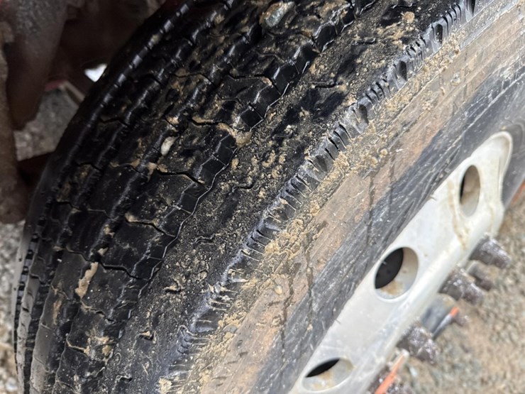 2016-massey-ferguson-8-image-47