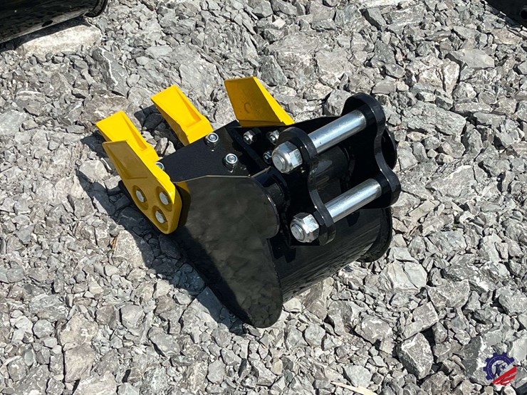 unused-2026-ce-8"-toothed-bucket-image-3