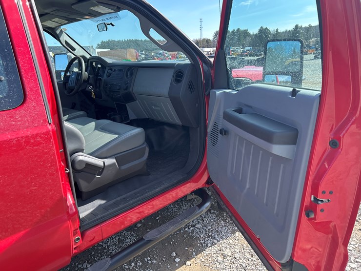 2011-ford-f550-image-57